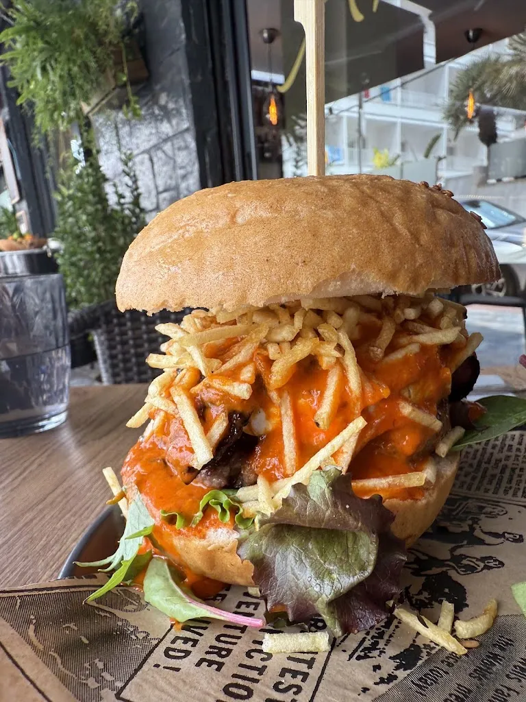 Borislav Domazet_Armonía Kitchen Drinks_Can Pastilla_review