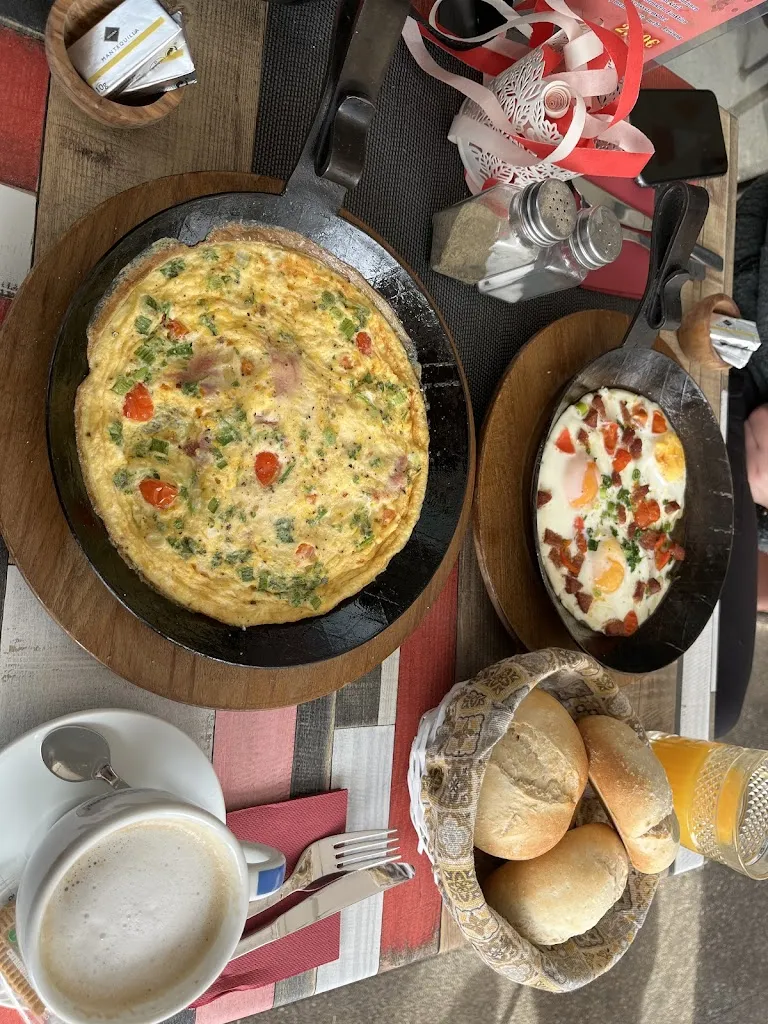 Ons Zribi_Flip Flop Bar_Can Pastilla_review