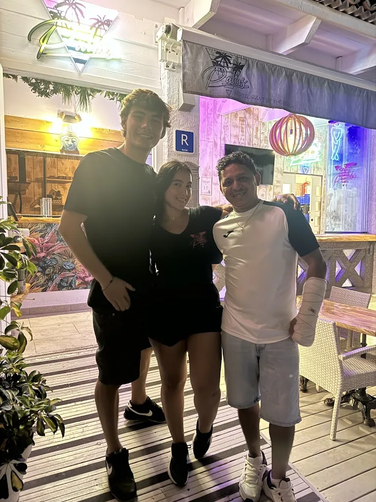 Lucia Diana Dragusanu_Palms restaurant by the beach_Can Pastilla_review