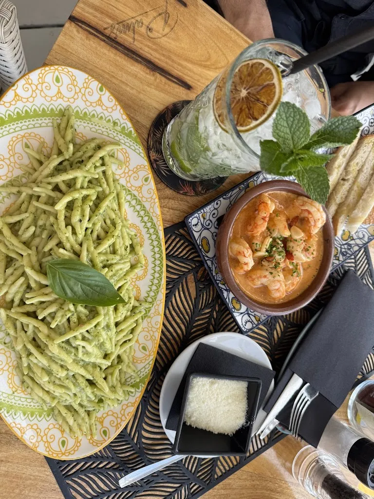 naghme pourzaer_Palms restaurant by the beach_Can Pastilla_review