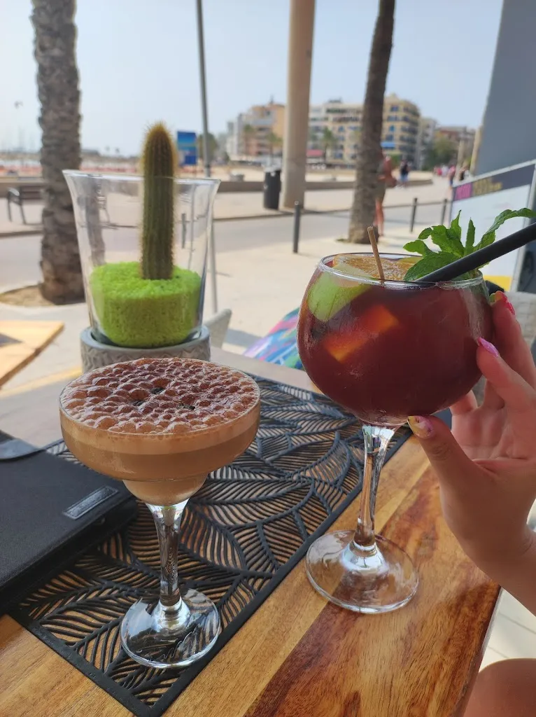 Nikola Radovanović_Palms restaurant by the beach_Can Pastilla_review