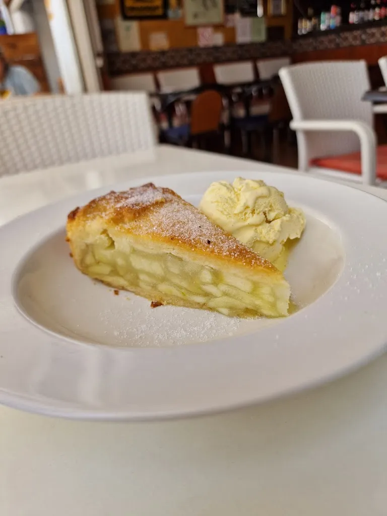 Adelina D_Mel's bar_Can Pastilla_review