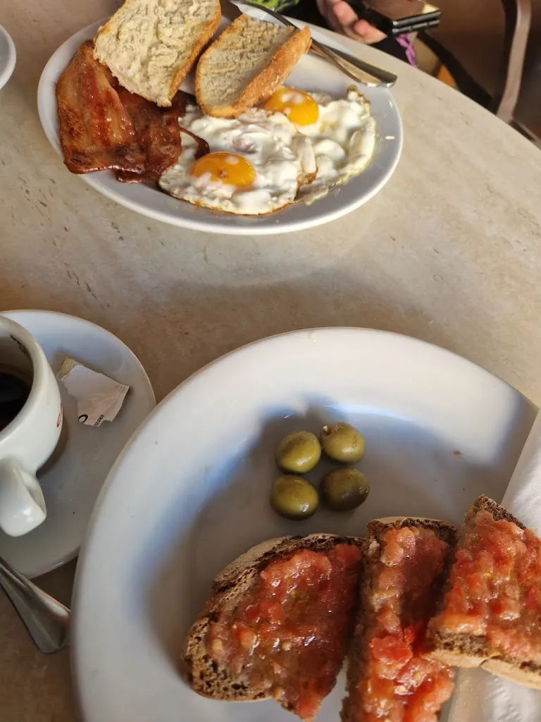 Amy Beadle_Binissalem_Can Pastilla_recensione