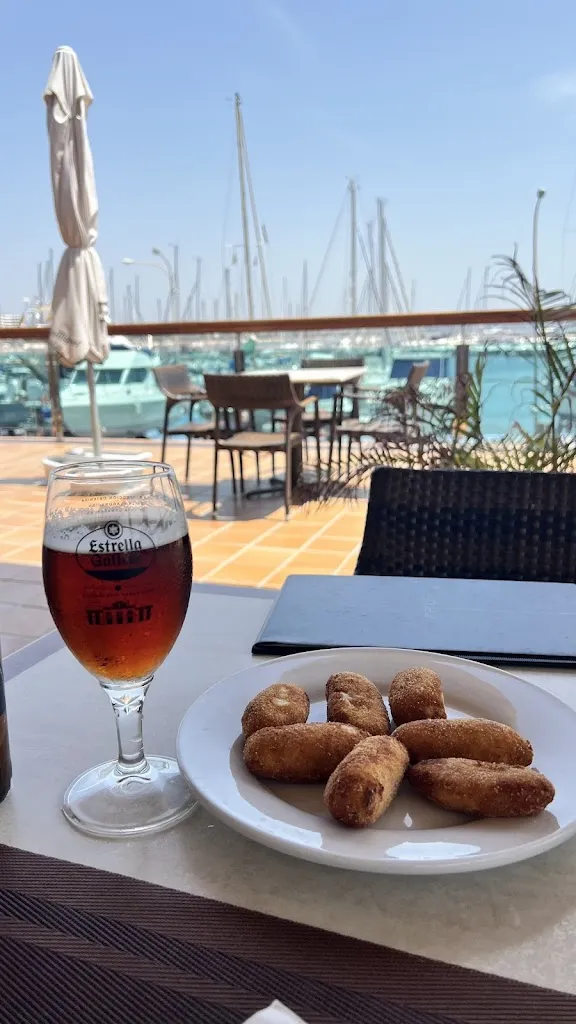 Astrid M._Restaurant Club Nàutic Can Pastilla_Can Pastilla_review