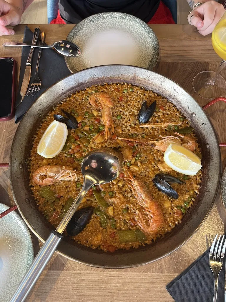 izzy florence_Golden Tap_Can Pastilla_review