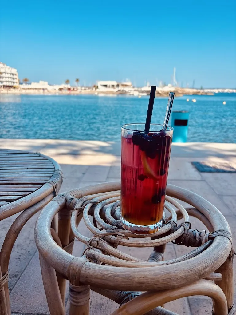 Alison Evans_MaiMai Surf Bar_Can Pastilla_review