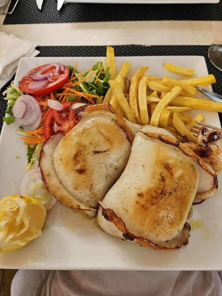 FFD Furniture Design_Restaurante Nogués_Can Pastilla_review