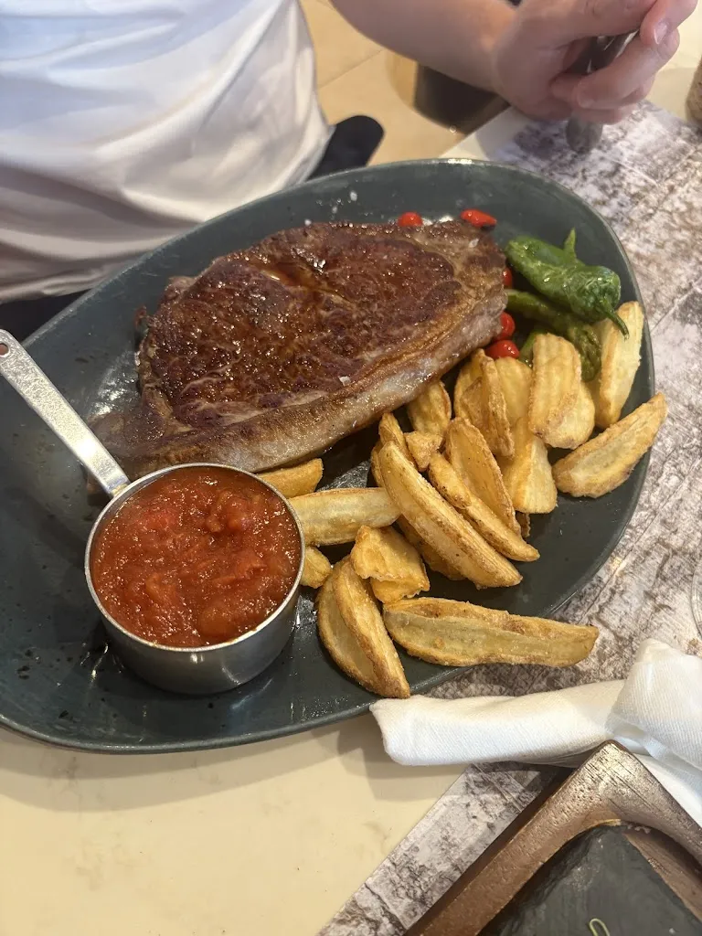 Claire McWhinnie_RESTAURANTE MÓNACO_Can Picafort_review