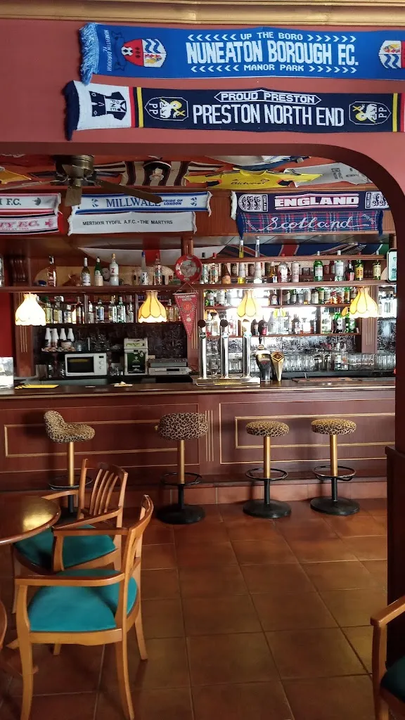 J M W_William's Pub_Can Picafort_review