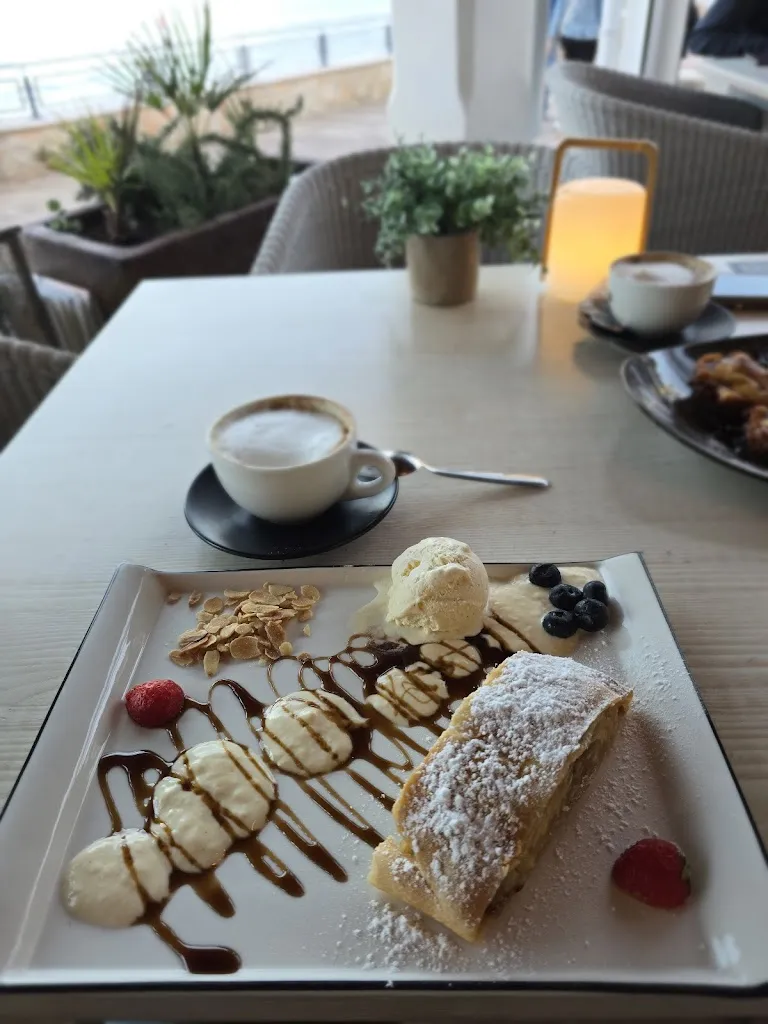 Jery_Noahs Lounge_Capdepera_review