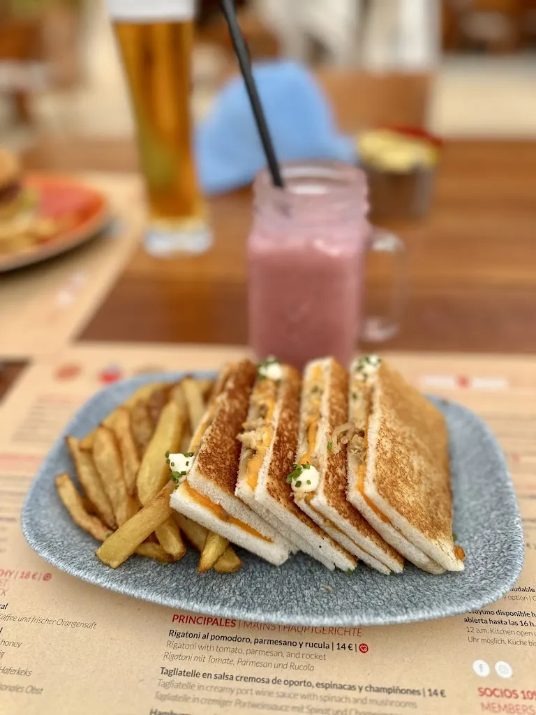 Léa Huguenin_Restaurante Hedonist Club_Capdepera_review