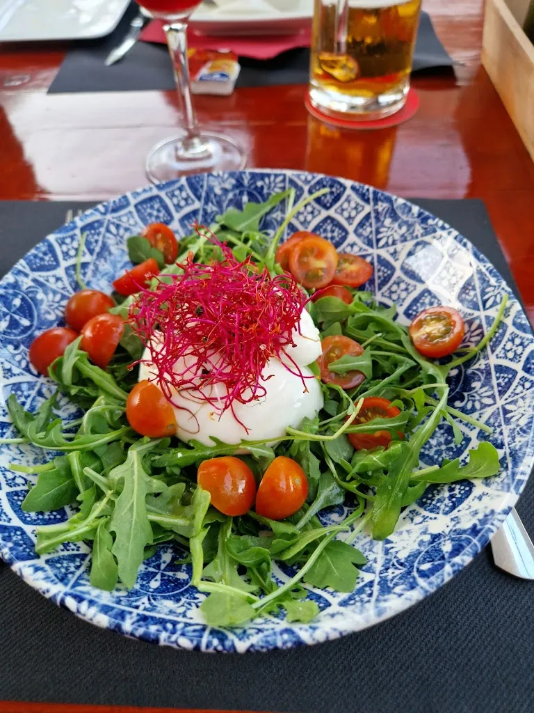 Emma Voight_Nikki's Restaurant_Castell Es_review