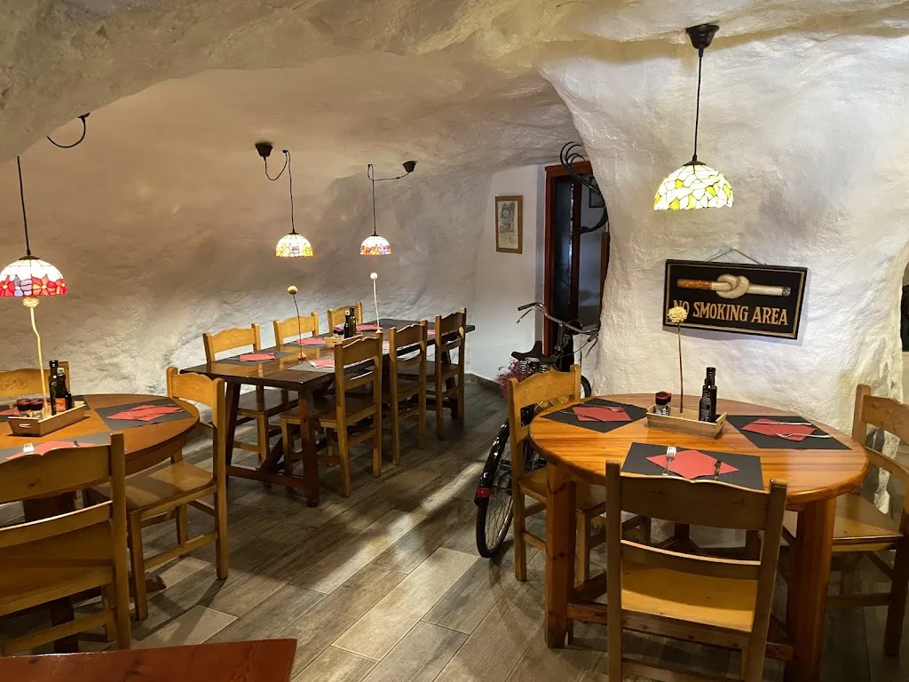 Nikki's Restaurant restaurant in Castell Es