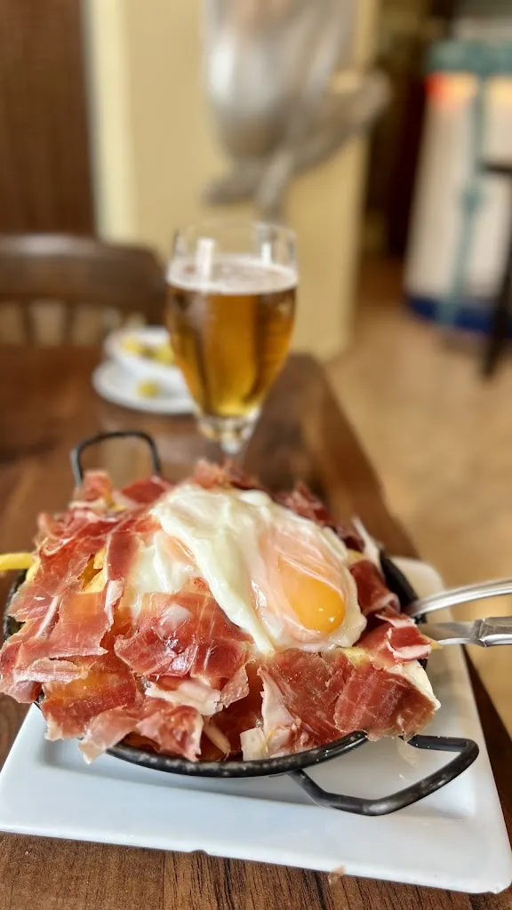 Phebe Lou Morson_Café Bar Camacho_Castell Es_review