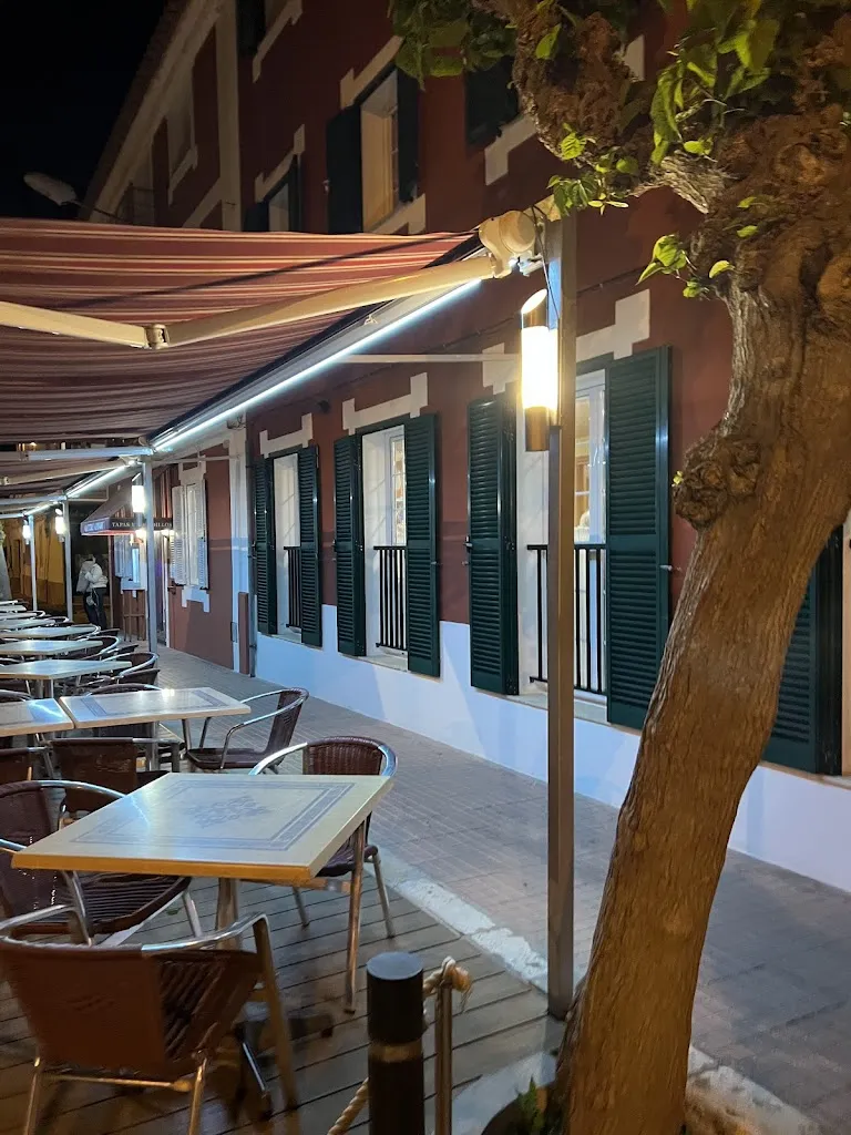 Naira Zanatta_Café Bar Camacho_Castell Es_review