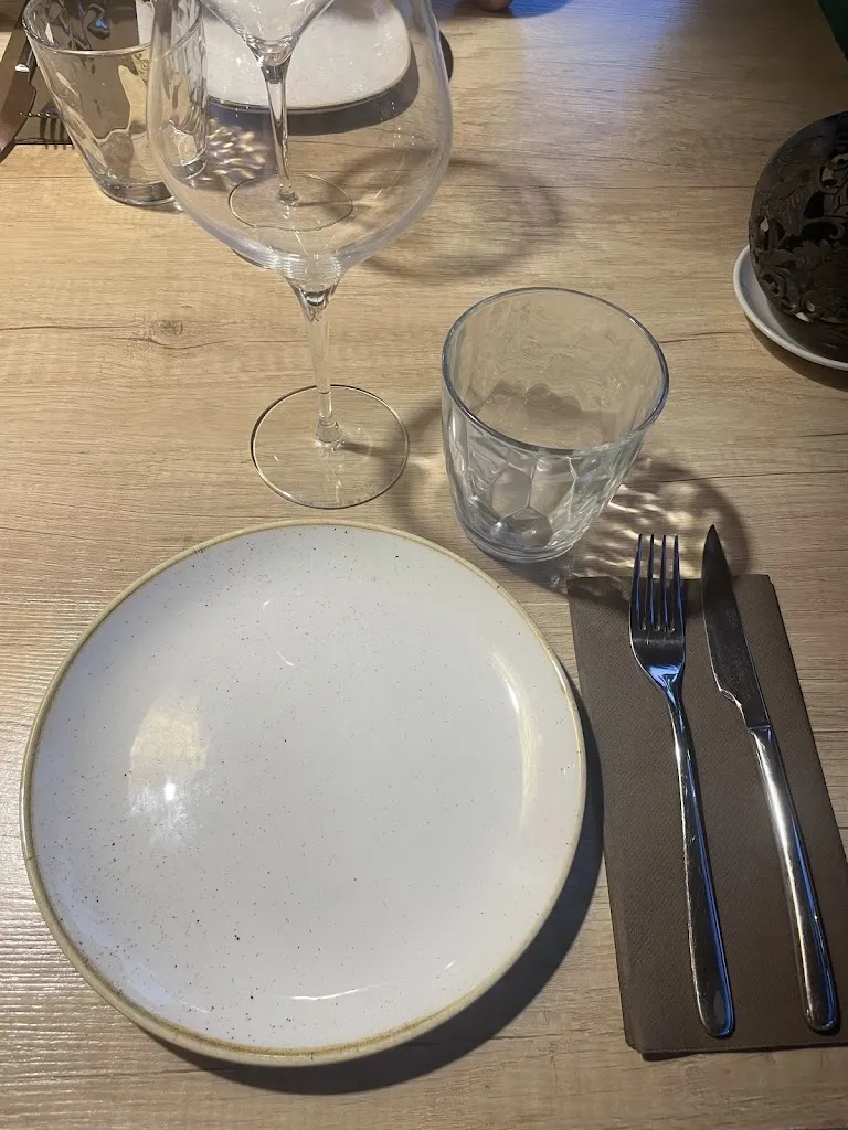 Varick Chautard_PULAU Menorca_Castell Es_review