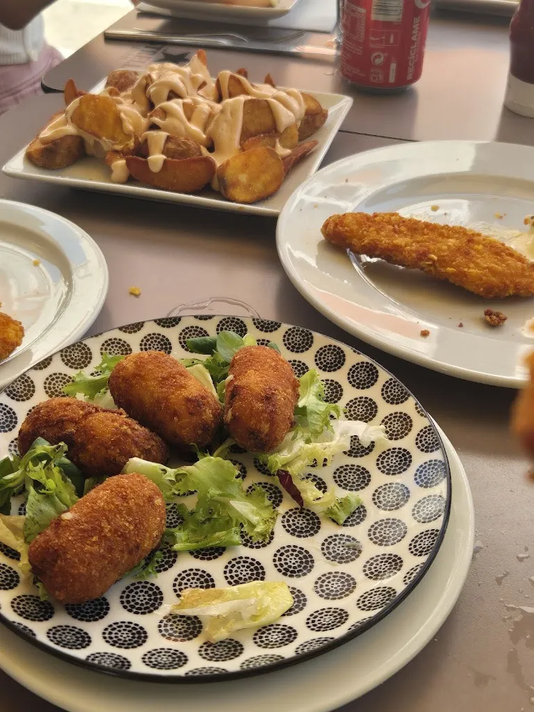 Noémie Neighbour_Mos Art_Castell Es_recensione