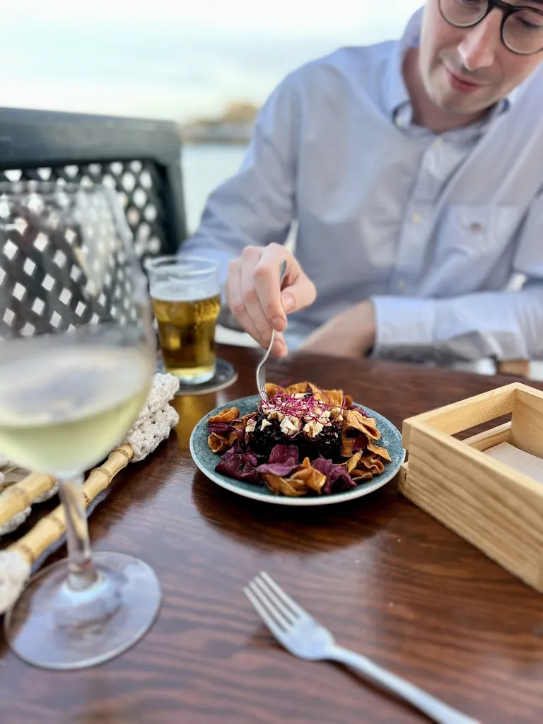 Phebe Lou Morson_Chèspir Cales Fonts_Castell Es_review