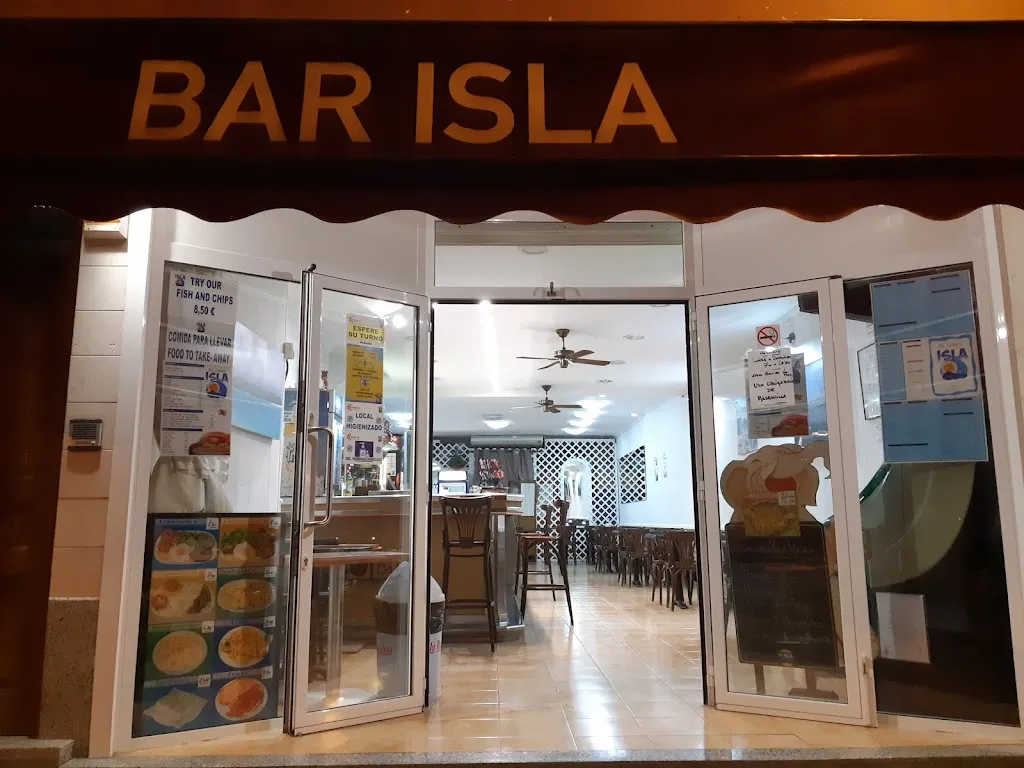 Joslyn_Bar Isla_Castell Es_review