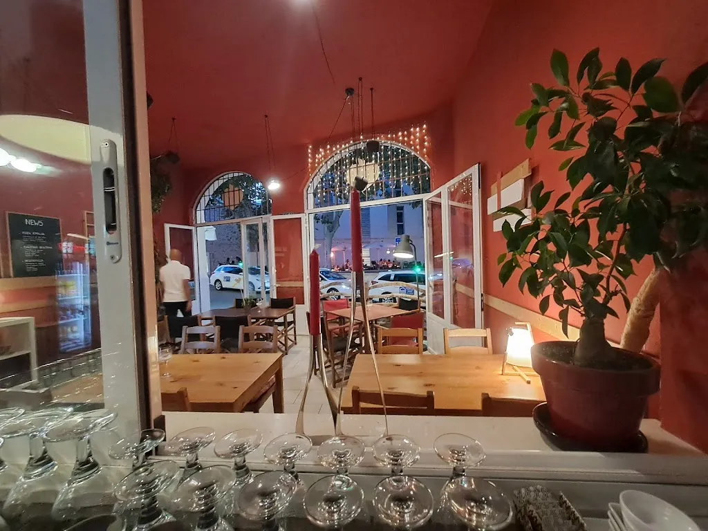 rojo pomodoro - pizzeria italiana restaurant in Castell Es