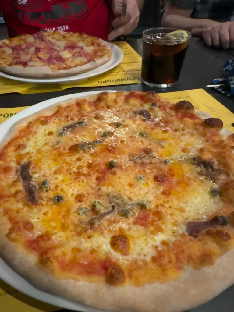 rojo pomodoro - pizzeria italiana_Castell Es_slider_image_2