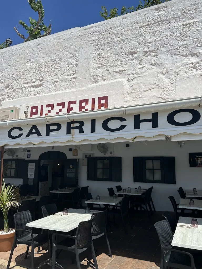 Caprichosa Pizzaria restaurant in Castell Es