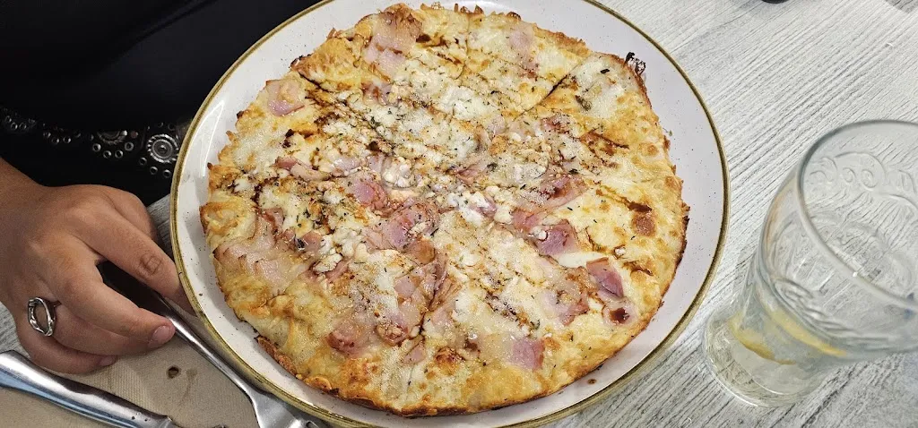 Caprichosa Pizzaria_Castell Es_slider_image_3