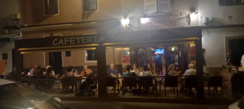 Antony Haywood_Hamburgueseria Snoopy_Castell Es_review