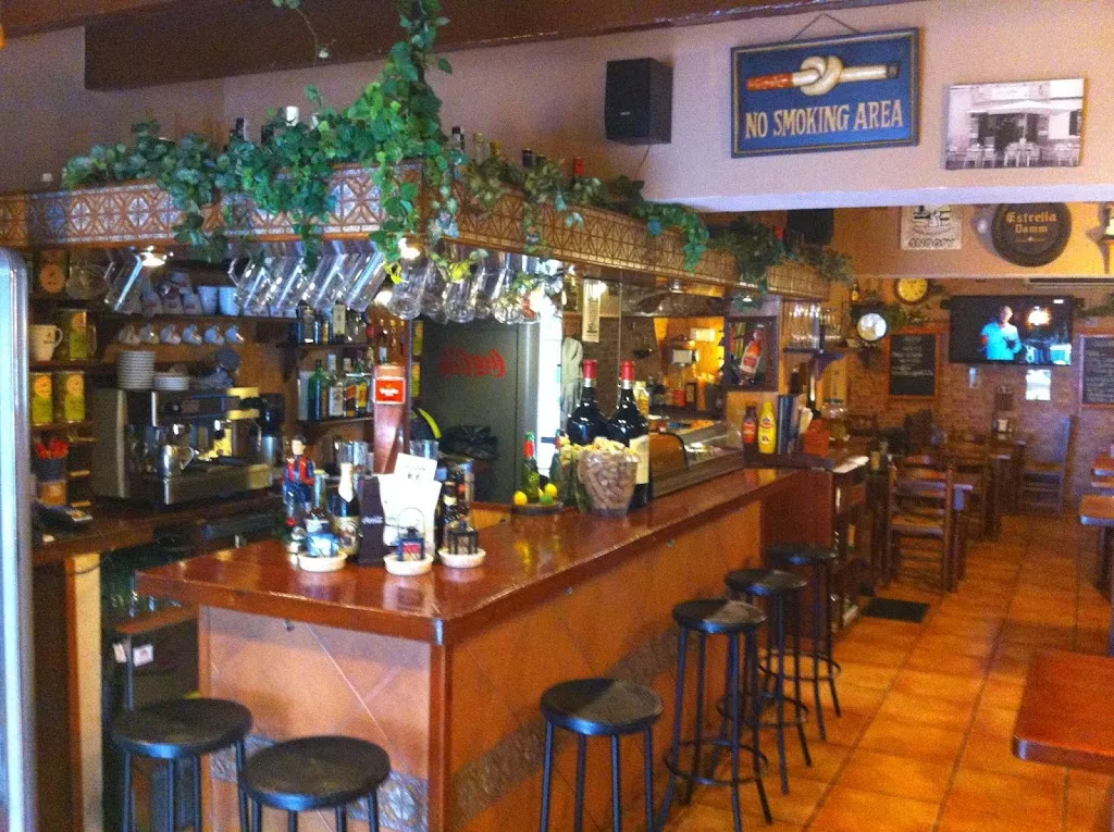 Hamburgueseria Snoopy restaurant in Castell Es