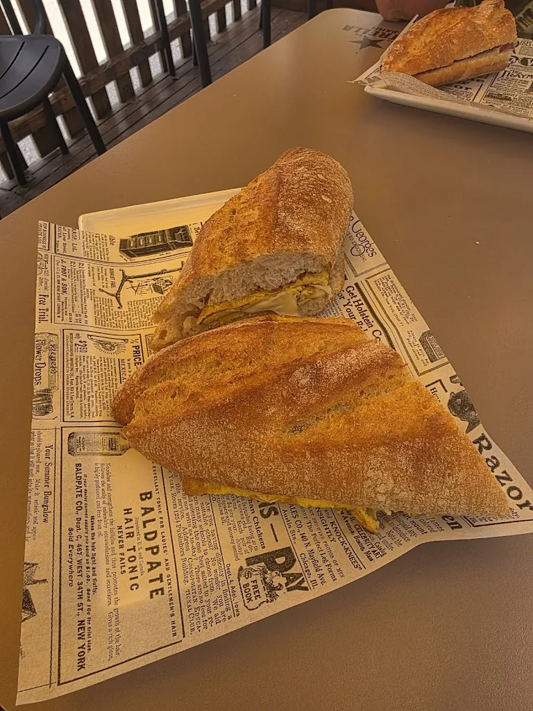 Angel_Ruxandra_Castell Es_review