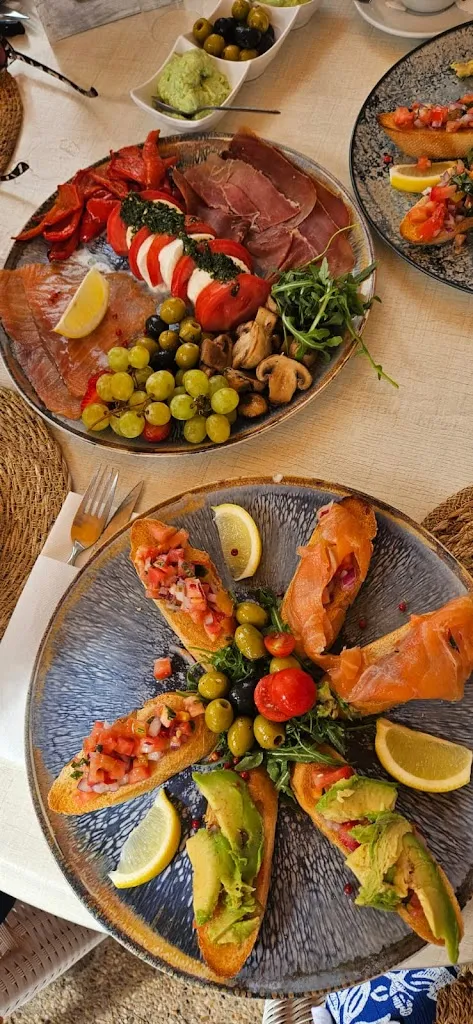 Joe Hawkins_Restaurant Azul de Mar_Cala Rajada_review