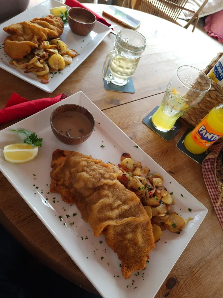 Leon Karim_Heidi Schnitzelhütte_Cala Rajada_review