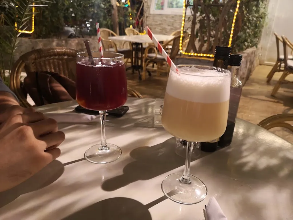 Roxana Tihan_Cafe - Restaurant Baviera_Cala Rajada_review