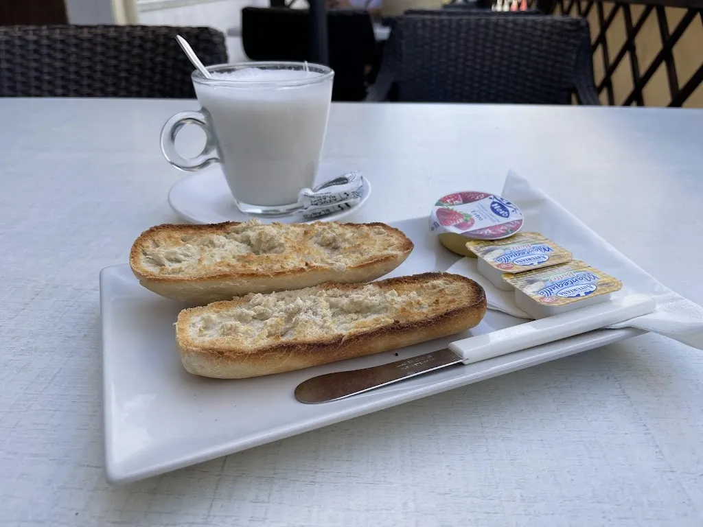 Emily Julia Kuipers_Bar Sa Plaça_Cala Rajada_review