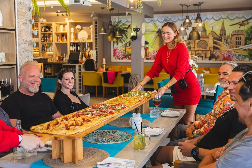 Encanto Metros de Pizza_Cala Rajada_slider_image_1