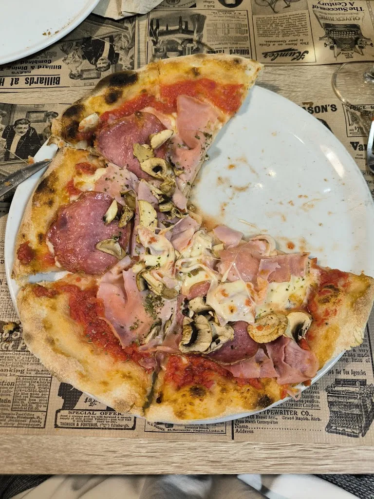 Šimon Formánek_La Favola Pizzería & Focaccería_Cala Rajada_recensione