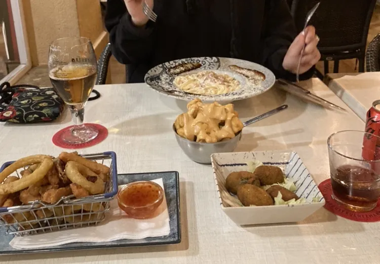 Mia Pobloth_cafeteria pizarro_Cala Rajada_recensione