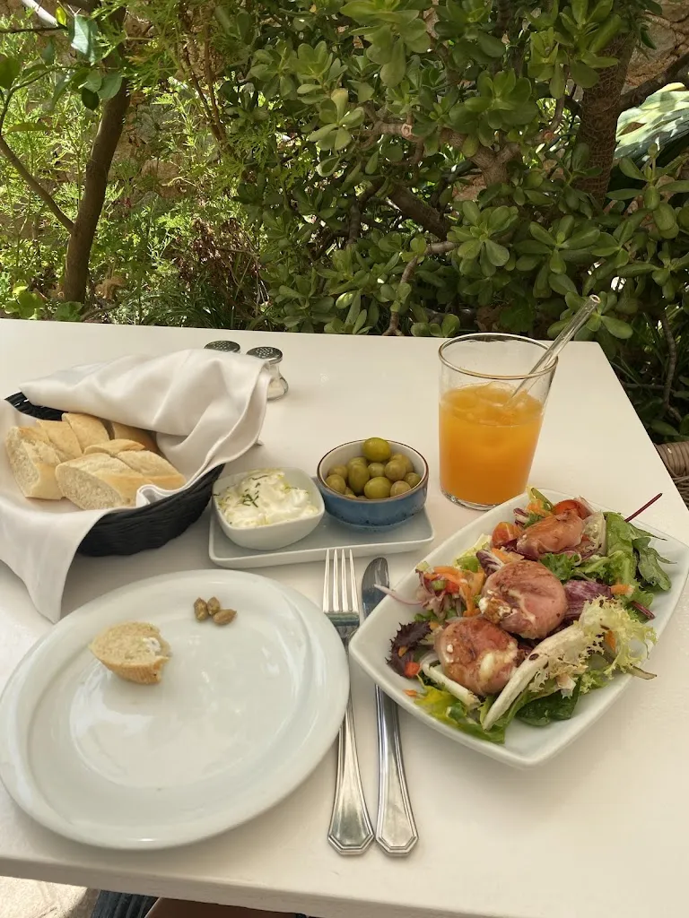 Fallon Robertson_Restaurant Sa Vinya_Deyá_review