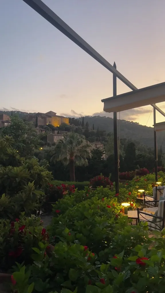 Present Passenger_Restaurante Miró_Deià_review