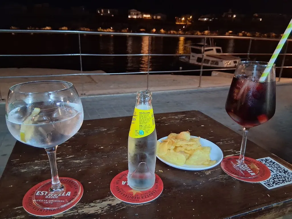 Antony Haywood_MEL VELLA_Es Castell_review