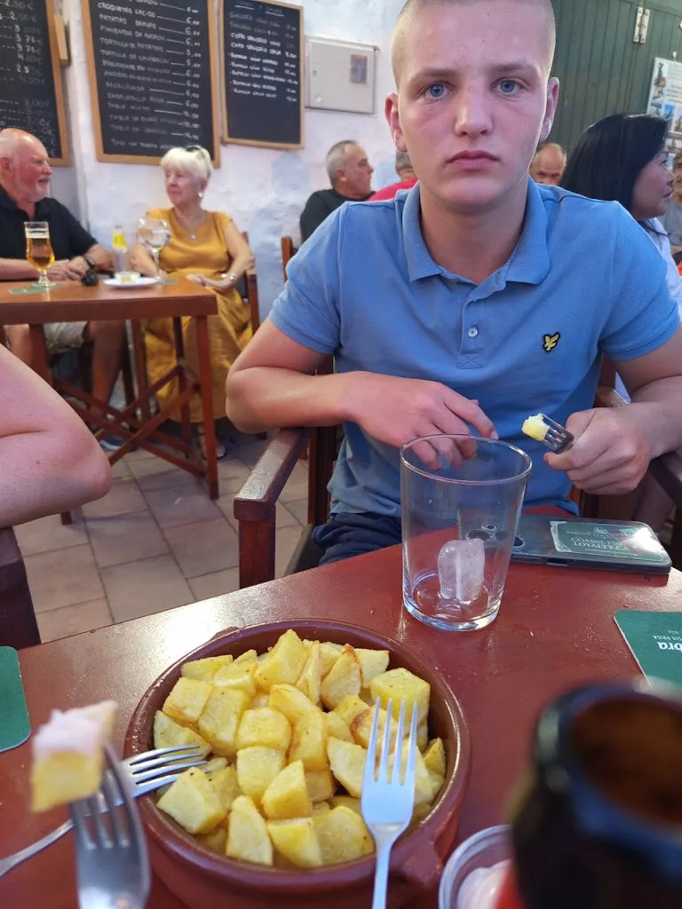 Peter H_MEL VELLA_Es Castell_review