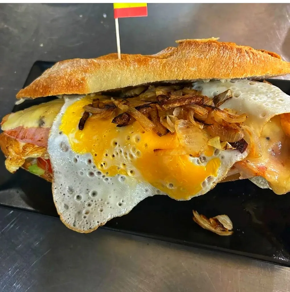 La Señorita de la tapa_Coll d'en Rabassa_slider_image_3