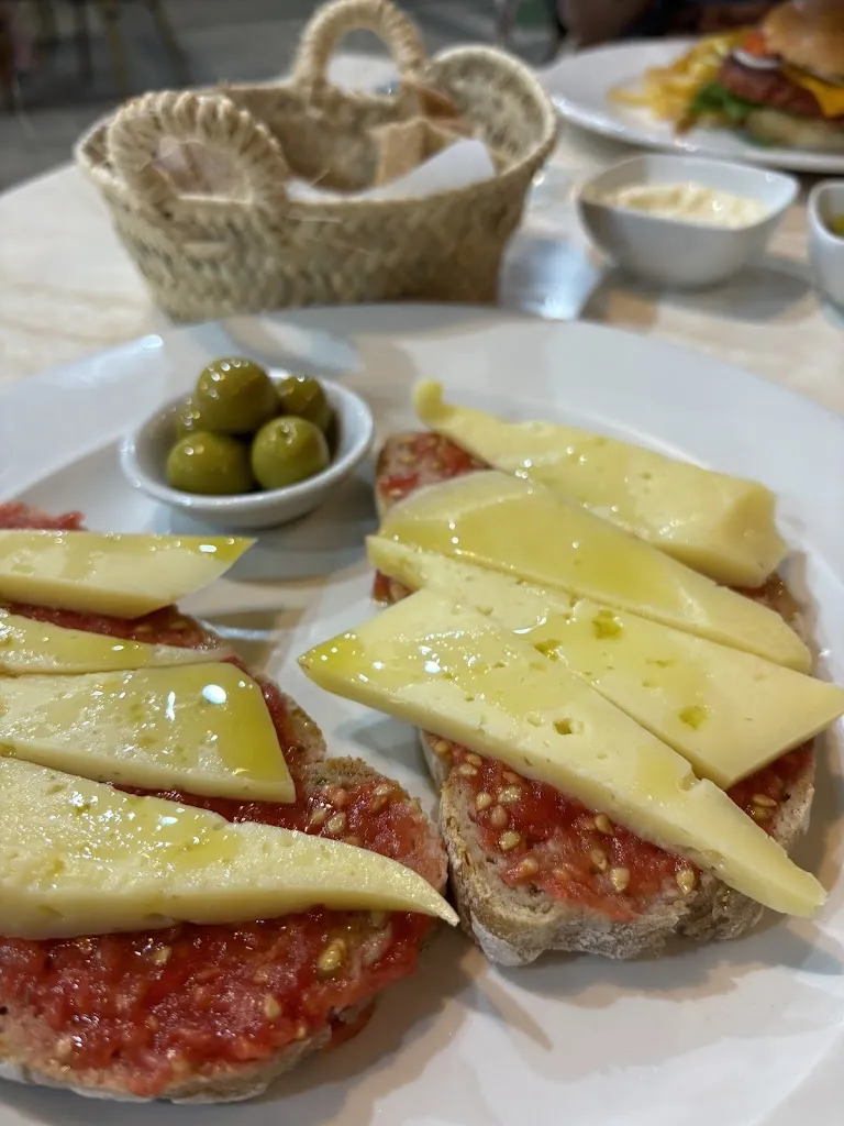 Julie Faulque_Sa Moleta_Esporles_review