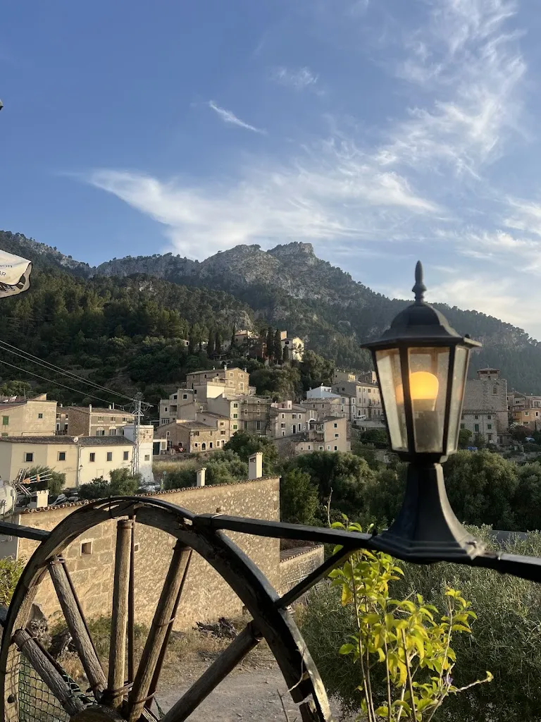 Charlotte Payne_Restaurant Giardini_Estellencs_review