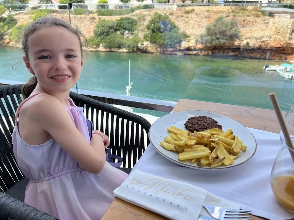 Guillaume Fauconnier_Bar Restaurant Club Nàutic Ciutadella_Ciutadella de Menorca_review