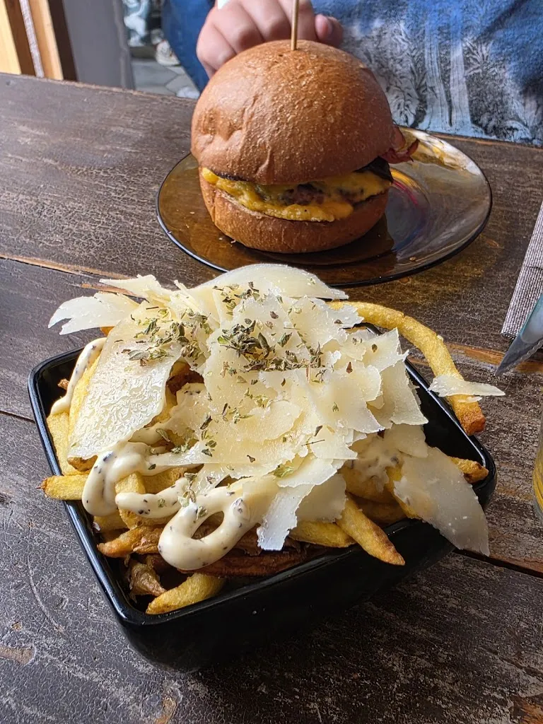 Jon Lewis_PUSPAAYU CIUTADELLA - Real Burgers, Fresh Vibes_Ciutadella de Menorca_recensione