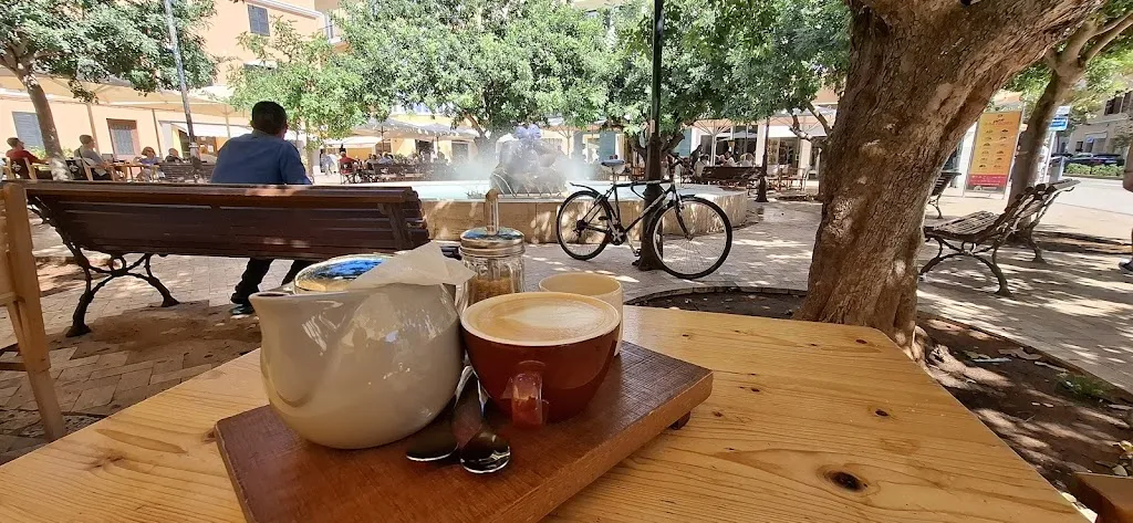 Clare Williams_Nibs Healthy Bar_Ciutadella_review