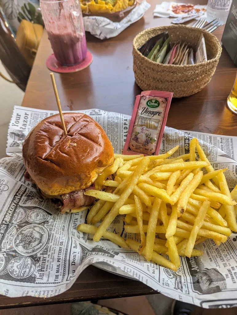 richard carson_Shopping Bar Menorca_Ciutadella_review