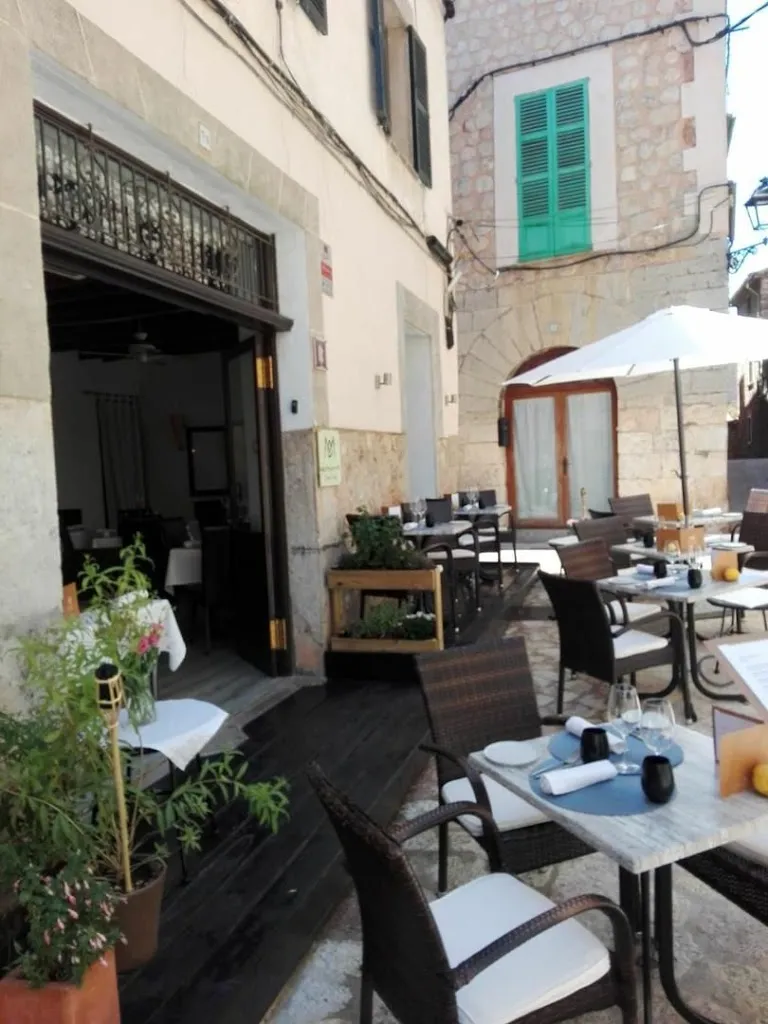 Restaurant Cafe Med_Fornalutx_slider_image_1