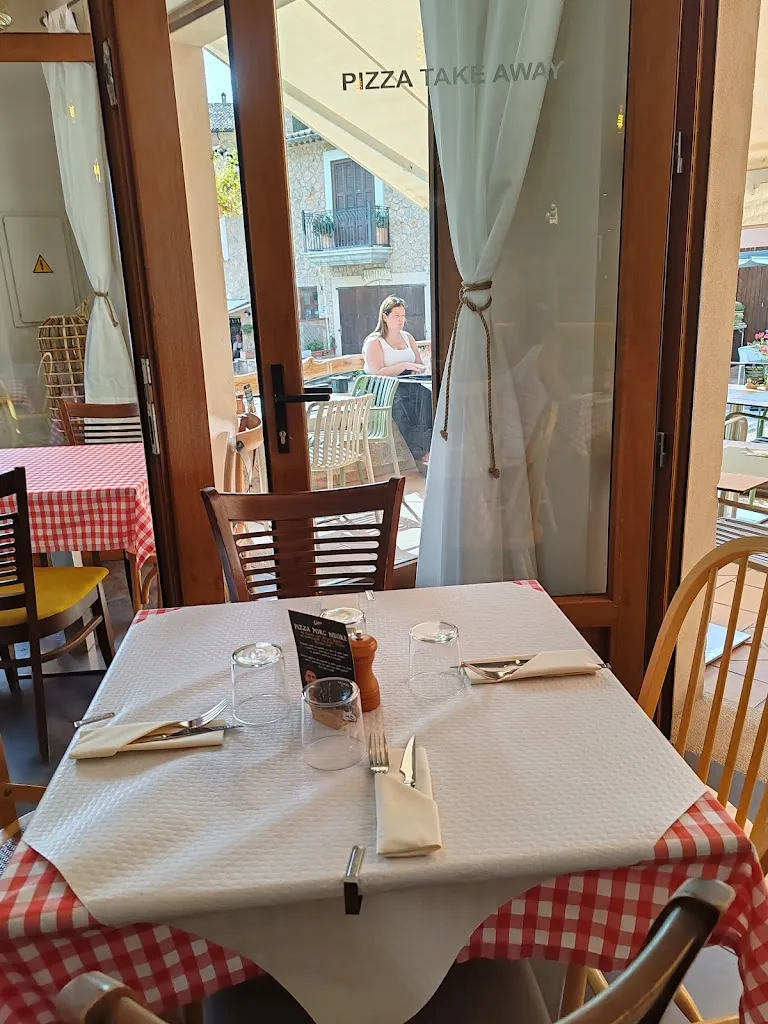 Restaurant Calzone_Fornalutx_slider_image_2